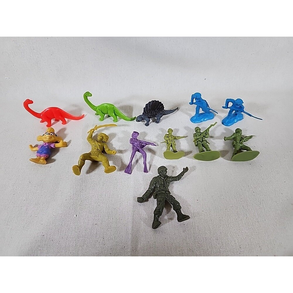 Lot Of 12 Vintage Plastic Toy Figures Dinosaurs Soldiers